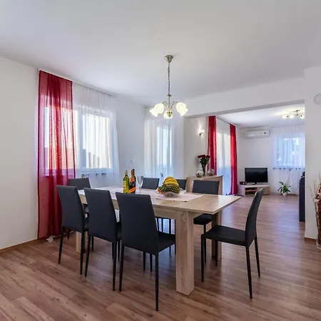 Apartament Family Friendly With A Swimming Pool Stanici, Omis - 18676 *