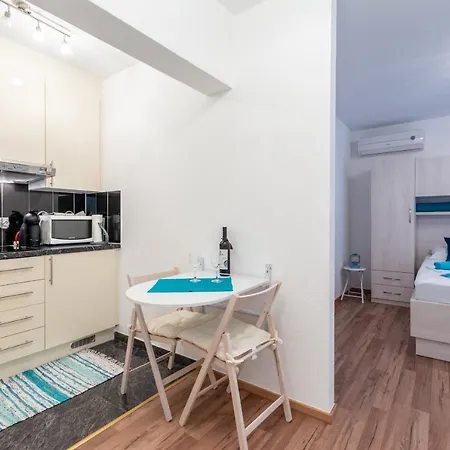 Family Friendly With A Swimming Pool Stanici, Omis - 18676 Apartman Stanići