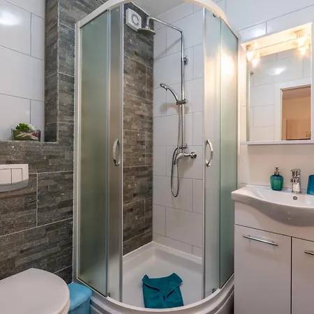 Apartman Family Friendly With A Swimming Pool Stanici, Omis - 18676