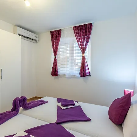 Family Friendly With A Swimming Pool Stanici, Omis - 18676 Apartman