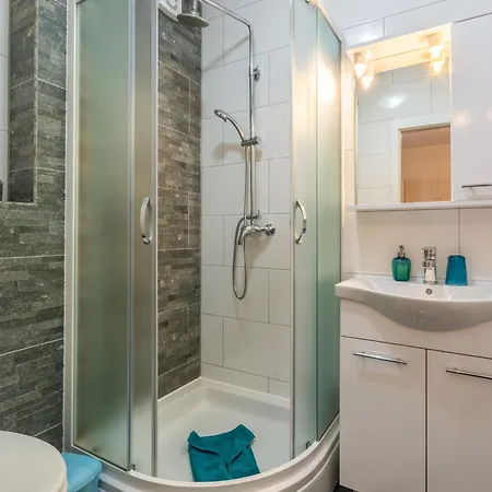 Apartman Family Friendly With A Swimming Pool Stanici, Omis - 18676 *